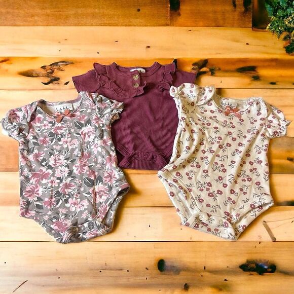 Nicole Miller Set of 3 Onesies (3-6 Months) - Picture 1 of 7